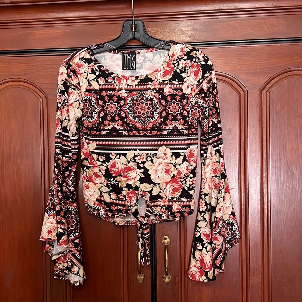 TMG Cropped Black/W Flowers Tie Hem Cascading Bell Bottom Sleeve Medium